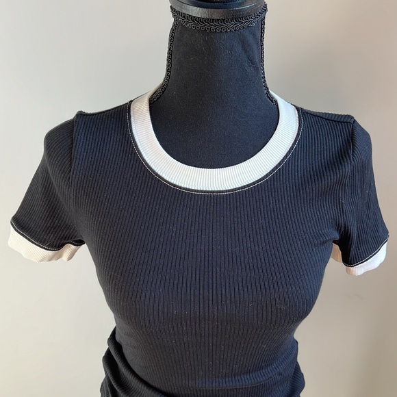 Sale! Classic JCrew elevated essentials T-shirt - Picture 3 of 6